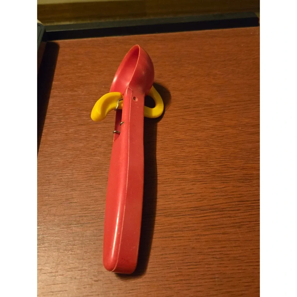 Vintage Lloyd Disher Co Red Yellow Plastic Ice Cream Scoop Mechanical Disher